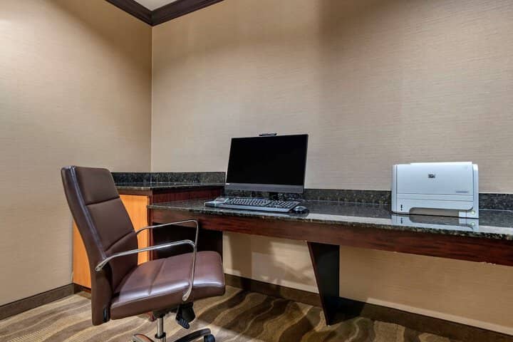 Business Center 38 of 41