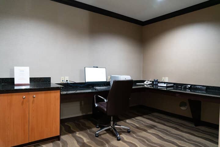 Business Center 37 of 41