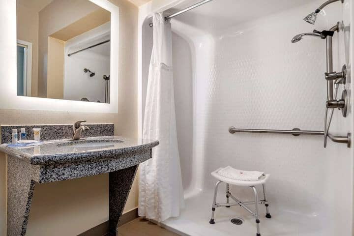 Room 12 of 41
